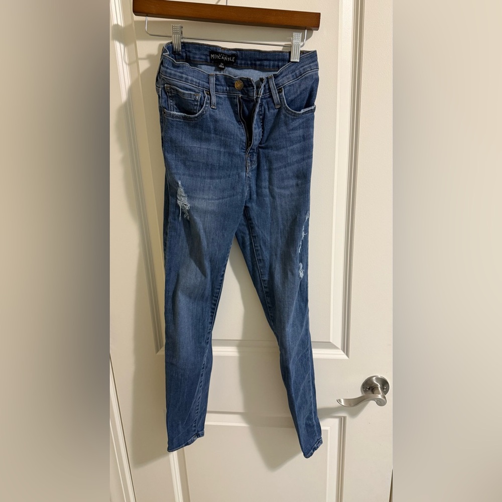 Women’s distressed skinny jeans